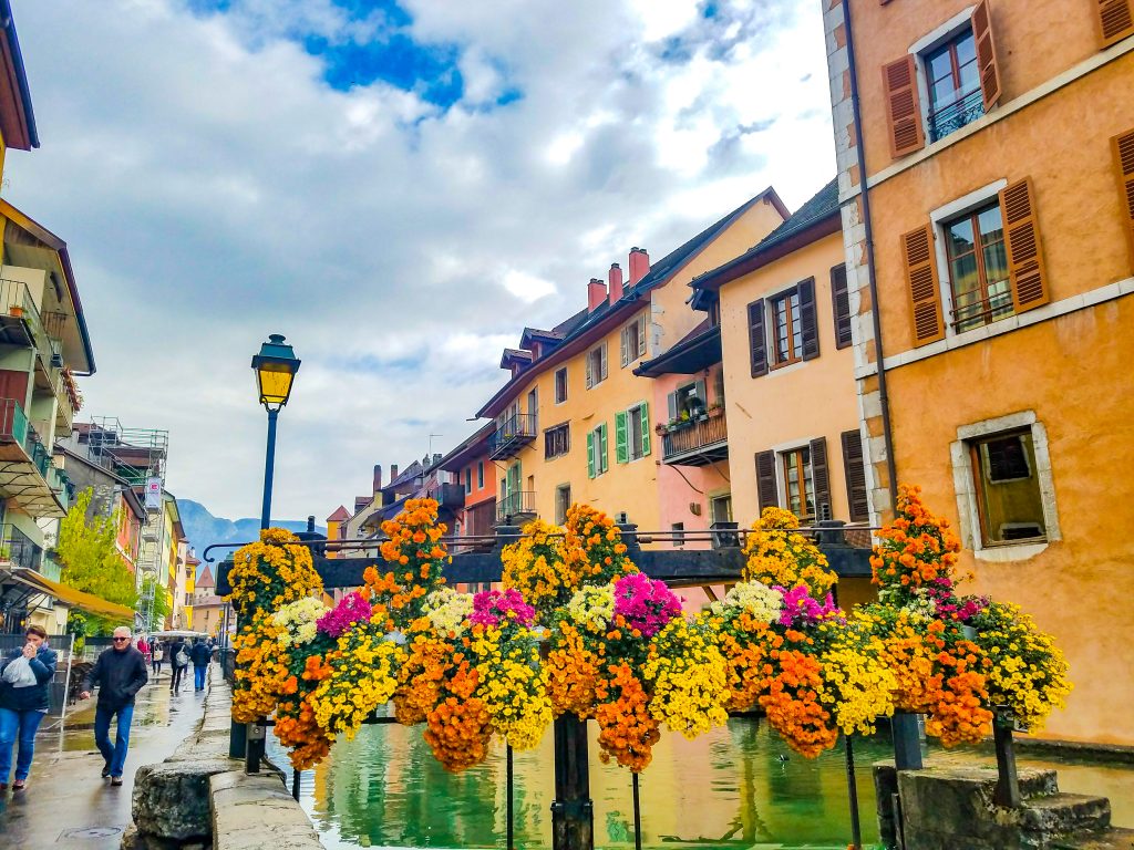 ANNECY | France: Lake Charms & Mountain Dreams: Retro Travel Wall Mural |  Buy online at Europosters